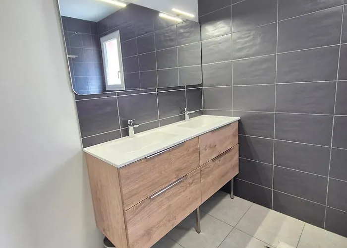 Le Clos Des Farges #clim#parking#terrasse Meuble Classe 3etoiles 克莱蒙费朗